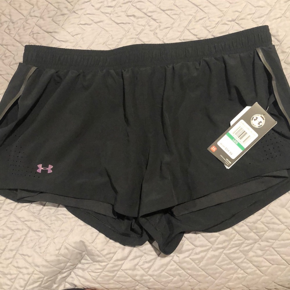 Under Armour Accelerate Split Shorts in Black